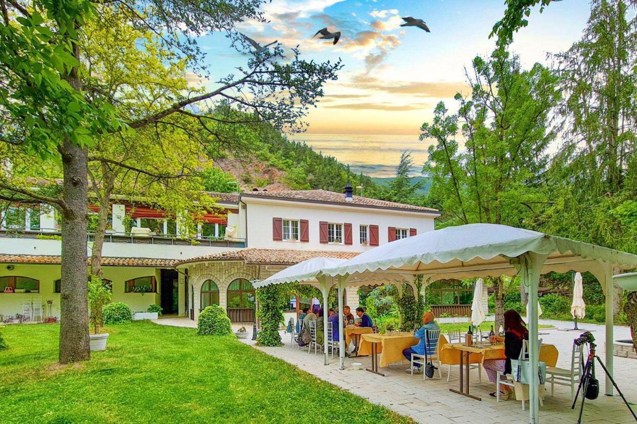 Hotel La Ginestra Acqualagna Dış mekan fotoğraf